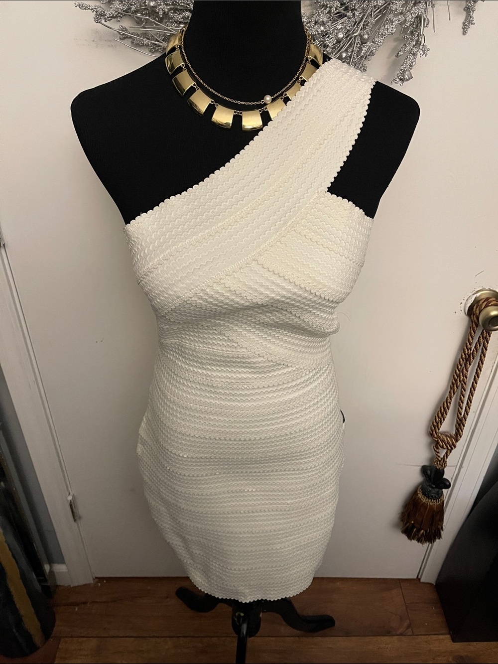 Honey Punch One-Shoulder Cream Textured Bodycon Dress
